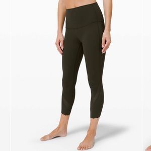Like new Lululemon Wunder Under Scalloped Hem High-Rise Crop 23"